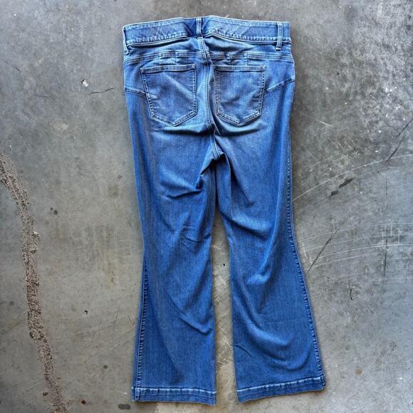 Torrid Bombshell Flare Jeans Women's 14R Blue Premium Stretch Denim Five Pockets - Picture 9 of 12